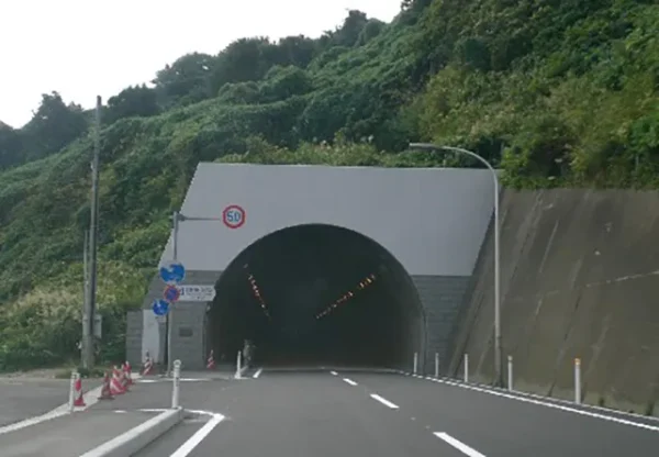 生鼻崎トンネル：脇本城の落ち武者の霊が潜む廃道の心霊噂