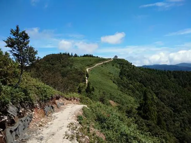 人形峠の霊気：ウラン鉱の呪いと蜘蛛退治伝説が囁く霧の泣き声