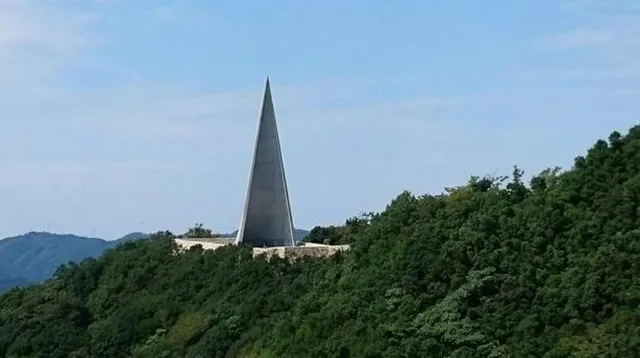 若人の広場公園：淡路島の学徒動員自殺の怨念と慰霊碑に潜む亡魂の恐怖