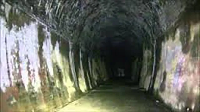 矢板トンネル：女性の霊と不気味な足