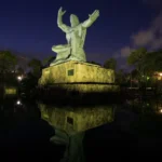 平和公園:長崎原爆の爆心地に立つ慰霊碑と被爆者の霊の叫び