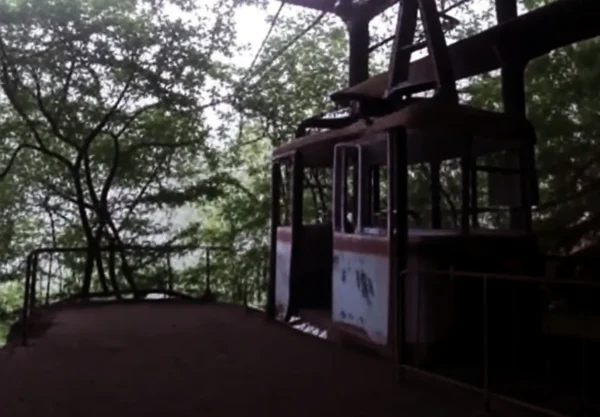奥多摩湖ロープウェイ：三頭山口駅跡地に漂う廃墟と周辺のバイク事故が呼ぶ心霊現象