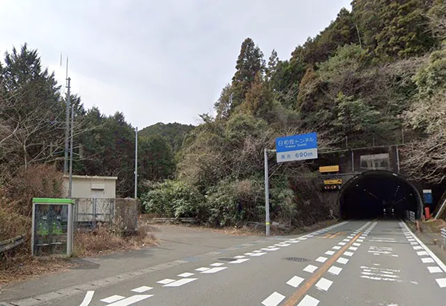 日和佐トンネルの公衆電話：電話ボックスにかかる幽霊からの電話と火の玉