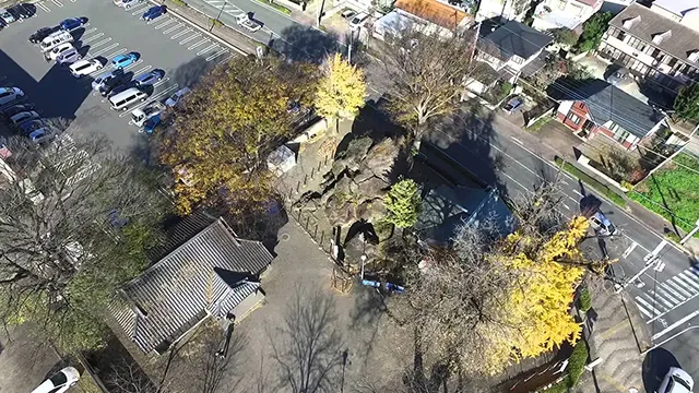 岩神の飛石（岩神稲荷神社）：血の伝説と心霊の噂