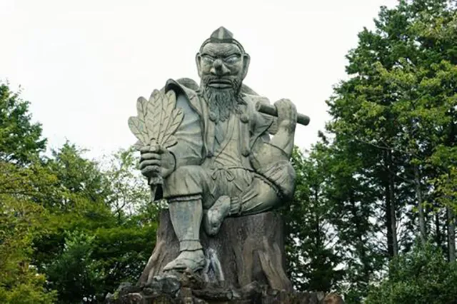 犬山天狗神社：夜の参道に現れる僧侶の霊と神隠し