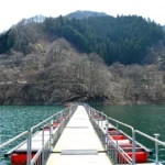 奥多摩湖ドラム缶橋:歴史と共に沈む湖底の小河内村住民の霊や井戸にまつわる怪談の真相