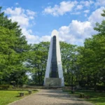 川崎市戦没者慰霊塔:神奈川川崎の動物園に併設された慰霊塔と戦没者の霊