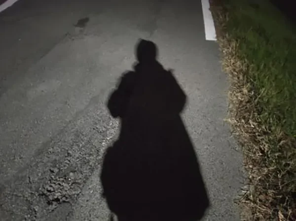 影が写ってない…これって心霊写真!? 怖いサインと目撃談の真相!