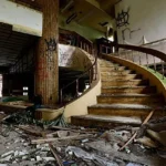 心霊スポットとは、幽霊や霊的な存在が現れるとされる場所