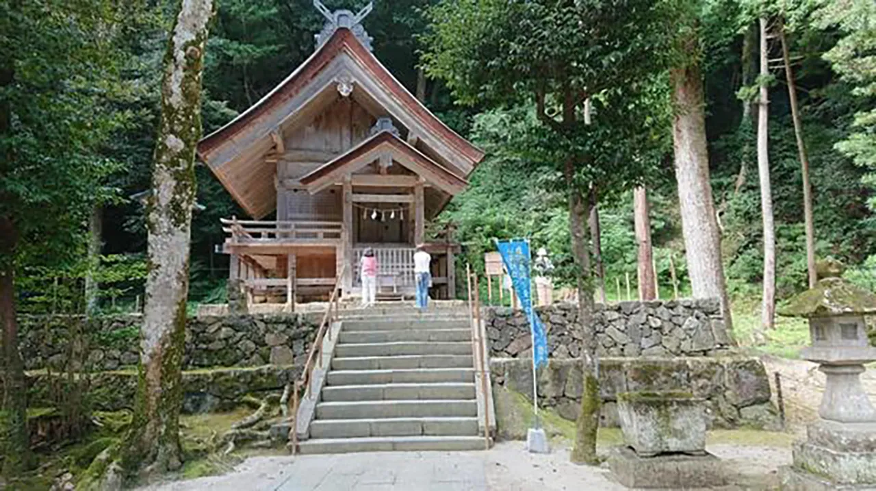 素鵞社と八雲山（蛇山）