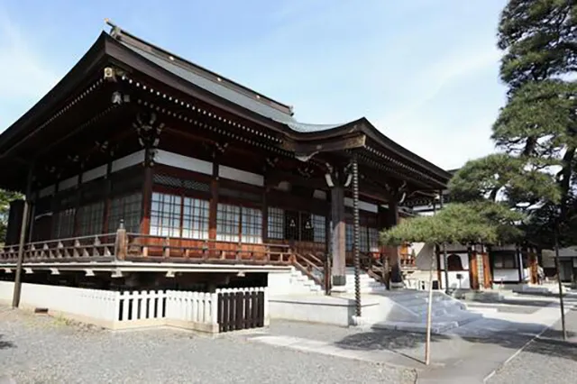 清巌寺の裏道：松江市の夜に漂う僧侶の霊と女性の影