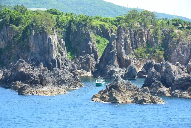 尖閣湾揚島遊園：佐渡島の夜の海辺に響く霊気と謎の足音