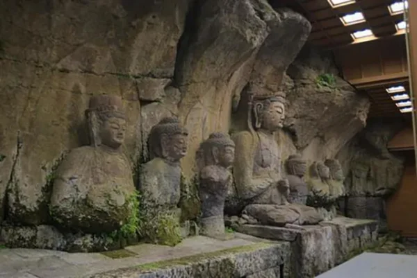 臼杵石仏（臼杵磨崖仏）：夜の石仏に漂う幽霊の気配と伝説