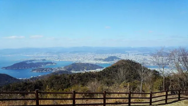 絵下山：謎の光と霊が潜む夜の山