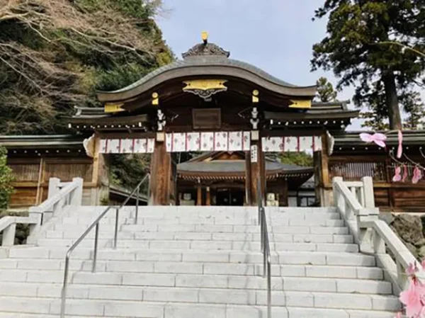 高麗神社：夜に潜む霊と古の影