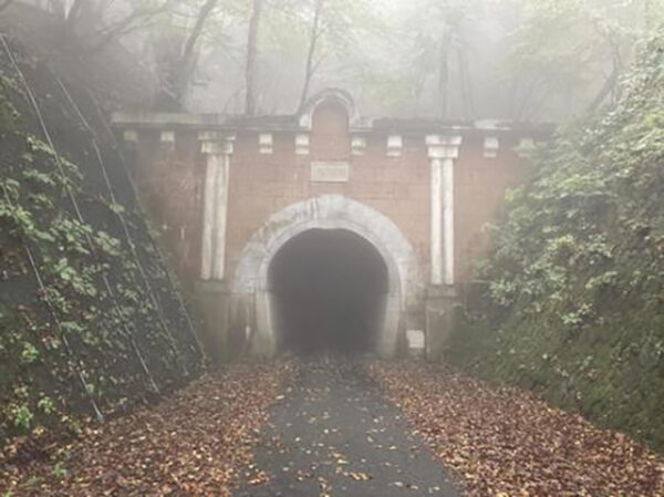 旧笹子トンネル：天井崩落事故の歴史と少女の霊の真相