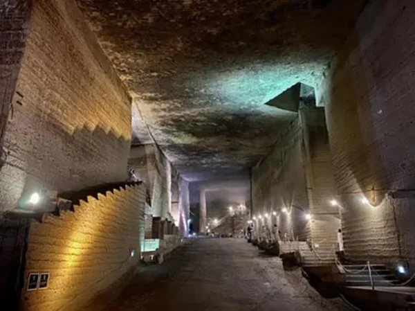 大谷採掘場の怪：霊と不気味な岩音