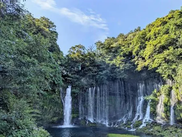 白糸の滝：富士宮の滝に潜む心霊現象と不気味な怪音