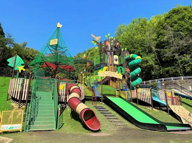 滝の宮公園:戦没者慰霊塔と女性の霊