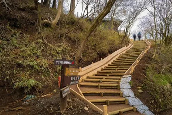 ヤビツ峠：神奈川の走り屋と霊の伝説