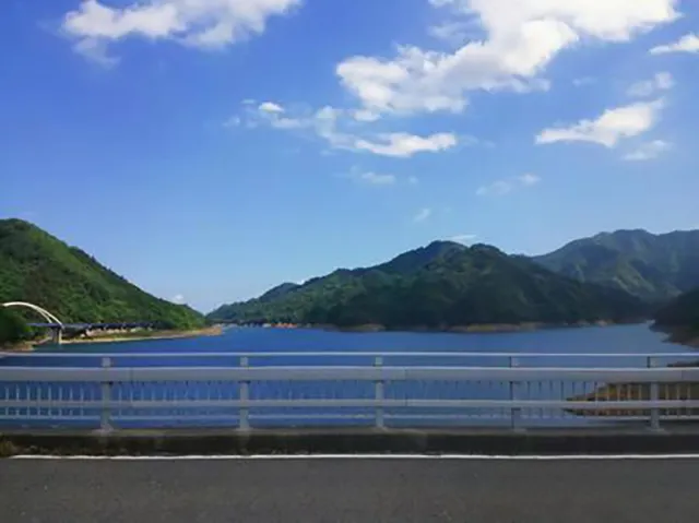 やまびこ大橋の怪：T字路の霊と恐怖