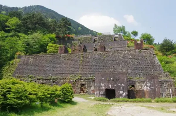 別子銅山跡：愛媛の廃墟に響く鉱夫のうめきと機械の亡霊