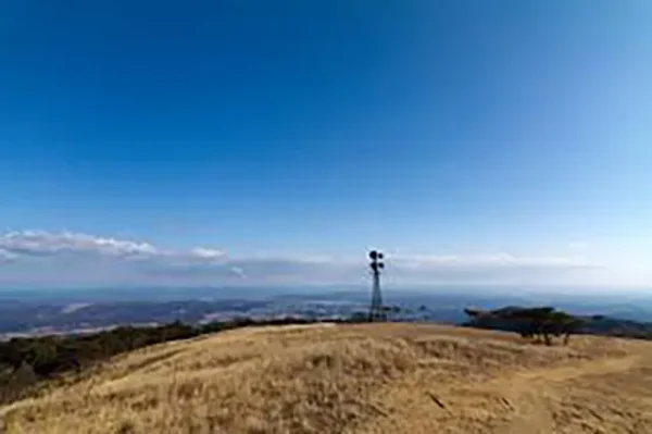 水石山公園：夜の展望台に現れる女子高生の霊と異常現象の真相