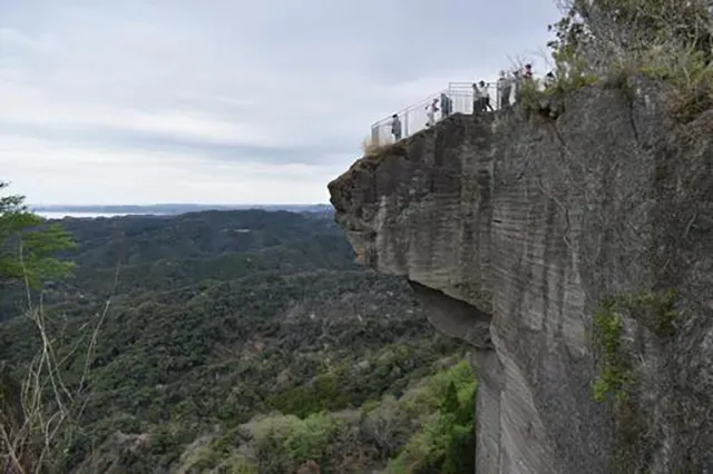 鋸山(地獄のぞき):千葉の崖に響く労働者の霊と転落の叫び