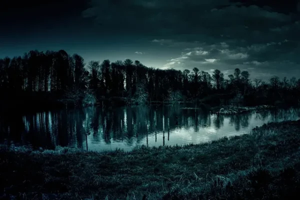 水難事故の霊の正体：溺れた魂の特徴と禁断の五大水難心霊スポット