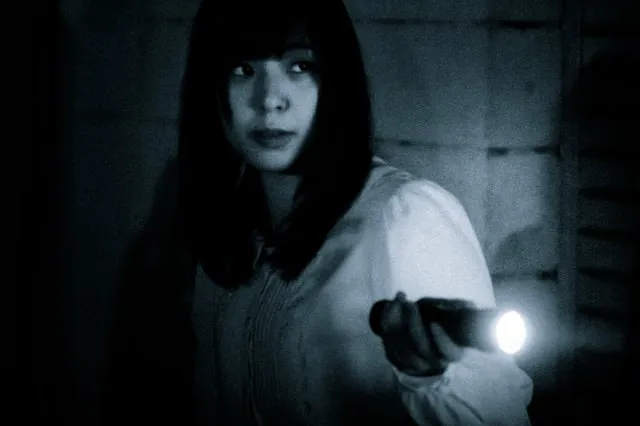 心霊現象・心霊写真・心霊動画完全ガイド：科学的メカニズムで恐怖の真相を即解明！