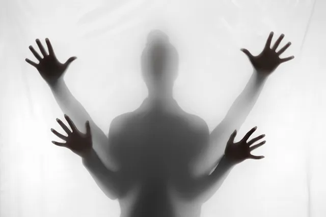 心霊体験とスピリチュアル体験の関係：恐怖が神秘に変わる違いと隠されたつながり