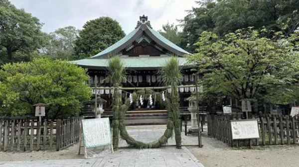 白峯神宮の幽霊噂：崇徳の霊が彷徨う夜の参道と怨霊と精霊が交錯する聖域