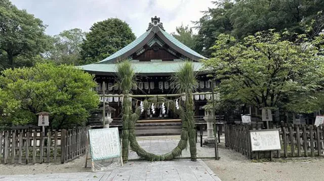 白峯神宮の幽霊噂：崇徳の霊が彷徨う夜の参道と怨霊と精霊が交錯する聖域