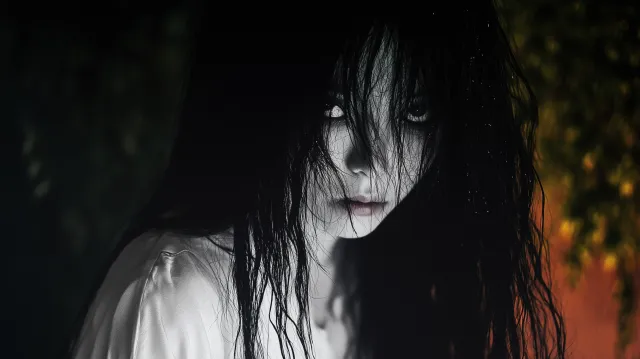 幽霊の呪いと祟りから身を守る：闇の脅威を退ける7つの方法