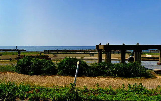 船見公園での殺人事件の真相：首なし霊の噂と心霊写真が広がる不気味な丘