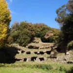 曼陀羅堂跡：鎌倉の150基やぐらに潜む怪奇と死者の谷の心霊伝説の真相