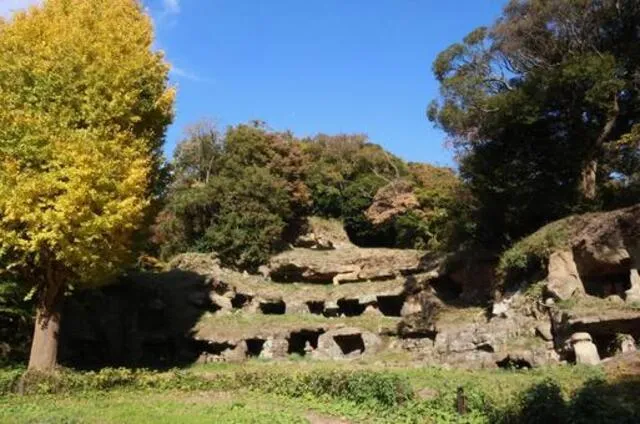 曼陀羅堂跡：鎌倉の150基やぐらに潜む怪奇と死者の谷の心霊伝説の真相