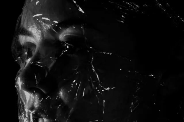 “背筋ゾクッ”を引き起こす心霊寒気の正体:体温低下の生理学