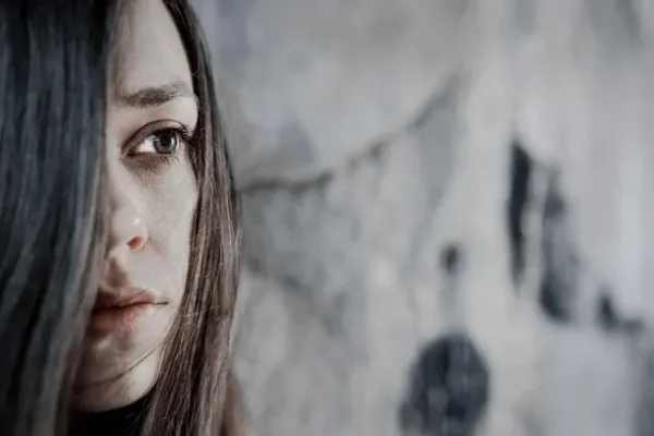 恐怖を増幅する脳内ホルモンの正体：アドレナリンとコルチゾールの影