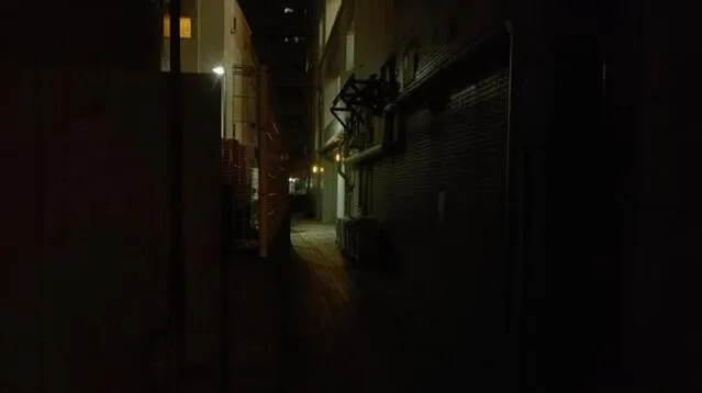 古い階段や細い路地裏