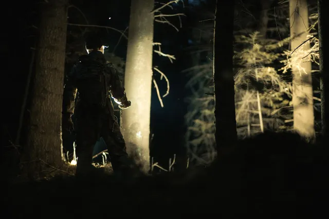 集団ヒステリーと“同時に見た幽霊”の正体：暗示が現実を塗り替える瞬間