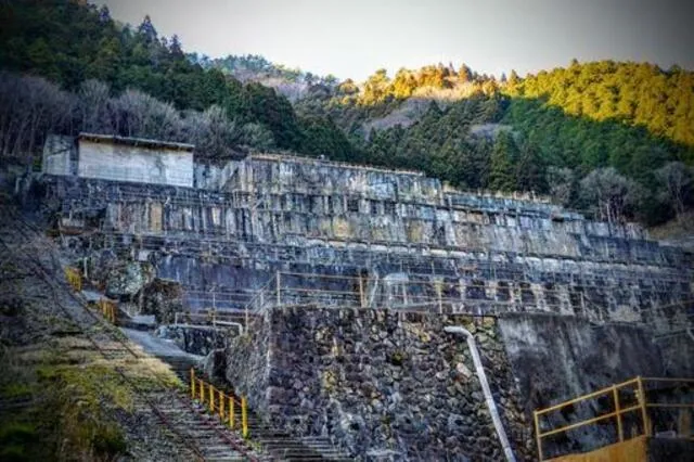 産業遺産廃墟に刻まれた心霊噂：歴史＆文化的記憶の交錯と集団的トラウマ