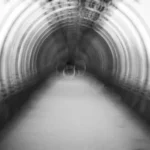 トンネルで起きる定常波の怪：科学が解く管内の不気味な響き