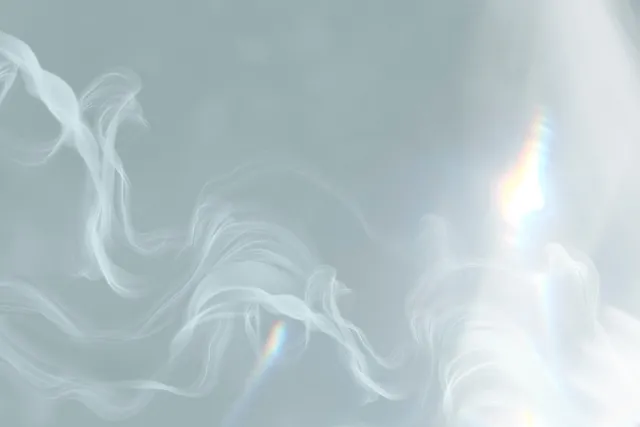 心霊写真に“白いもや”が写る仕組み：レンズフレア・息・湿度の影響